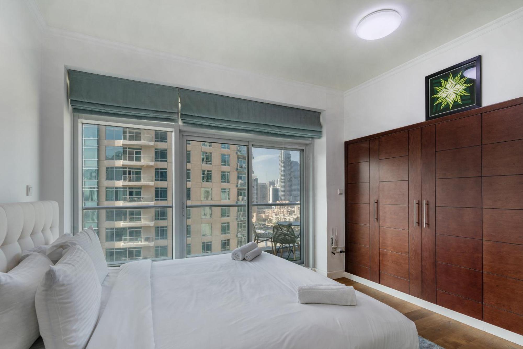 Chic 2Br Apartment, Prime Location Near Dubai Mall - Allsopp&Allsopp Exterior photo