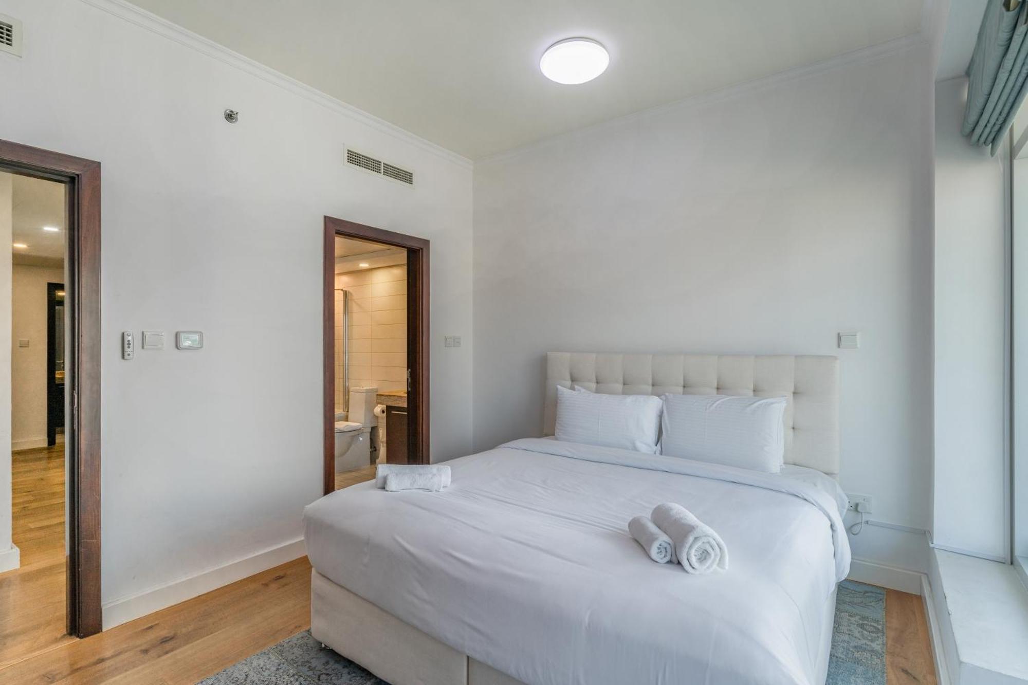 Chic 2Br Apartment, Prime Location Near Dubai Mall - Allsopp&Allsopp Exterior photo