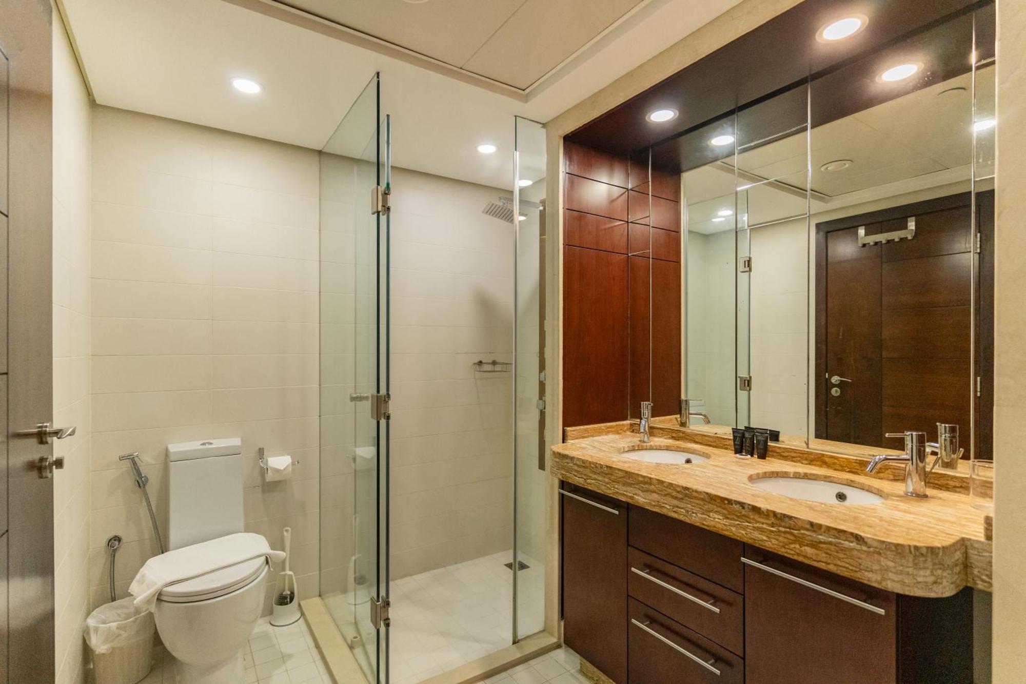 Chic 2Br Apartment, Prime Location Near Dubai Mall - Allsopp&Allsopp Exterior photo