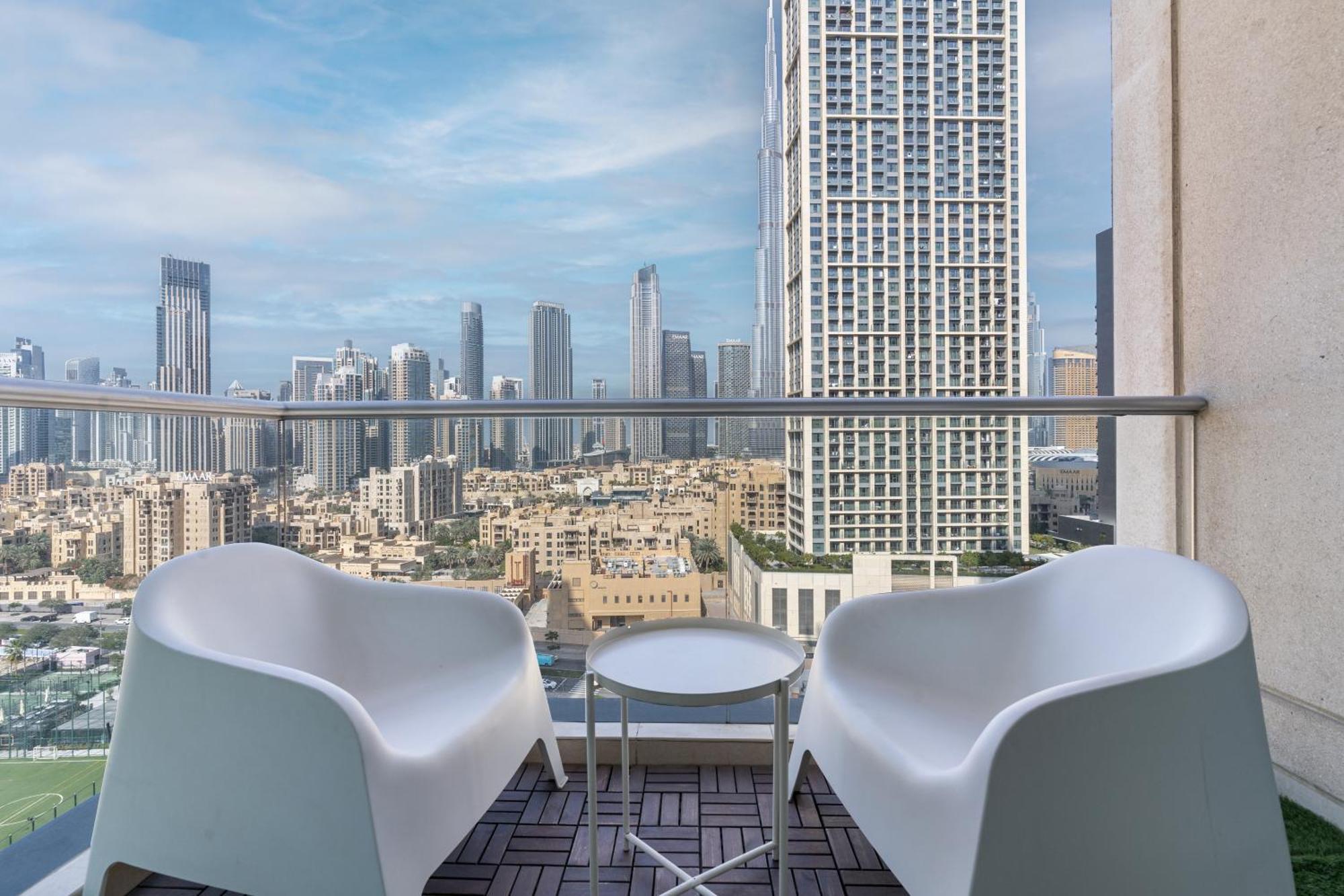 Chic 2Br Apartment, Prime Location Near Dubai Mall - Allsopp&Allsopp Exterior photo